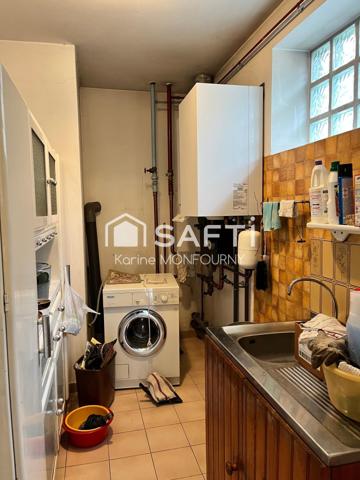 Maison spacieuse avec garage, jardin et dépendances