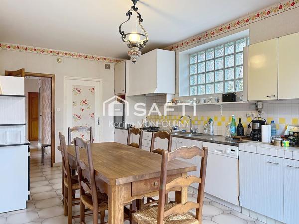 Maison spacieuse avec garage, jardin et dépendances