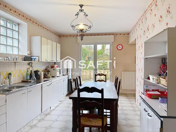 Maison spacieuse avec garage, jardin et dépendances