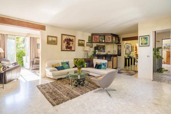 Maison spacieuse aux Richardets édifiée sur une parcelle de 903 m²