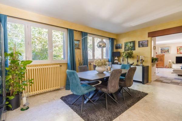 Maison spacieuse aux Richardets édifiée sur une parcelle de 903 m²