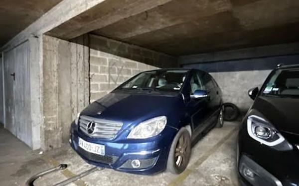 Stationnement à vendre    Paris 10