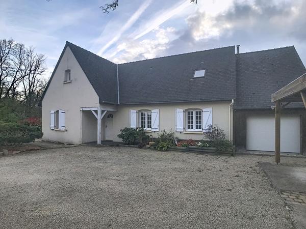 Maison familiale au calme à Verrie, proche Saumur, avec grand séjour, piscine, jardin et fort potentiel d'aménagement