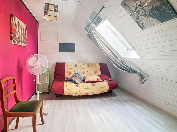 Maison familiale au calme à Verrie, proche Saumur, avec grand séjour, piscine, jardin et fort potentiel d'aménagement