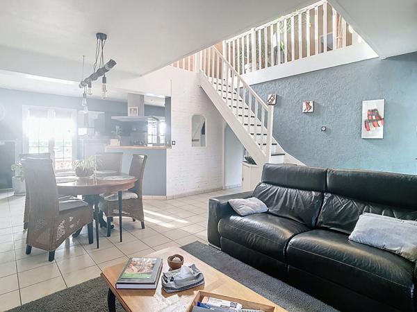 Maison familiale au calme à Verrie, proche Saumur, avec grand séjour, piscine, jardin et fort potentiel d'aménagement