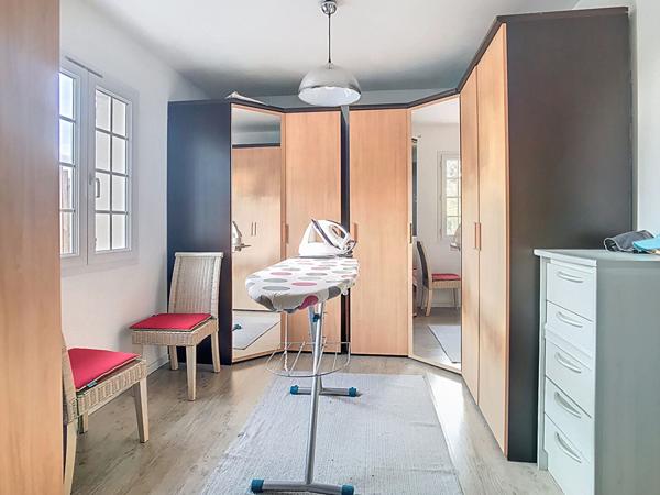 Maison familiale au calme à Verrie, proche Saumur, avec grand séjour, piscine, jardin et fort potentiel d'aménagement