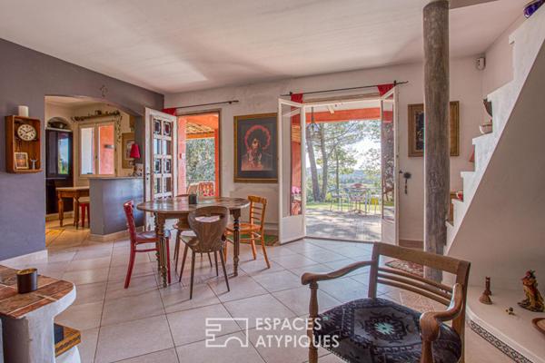 Villa d’inspiration hacienda avec piscine et vue dominante