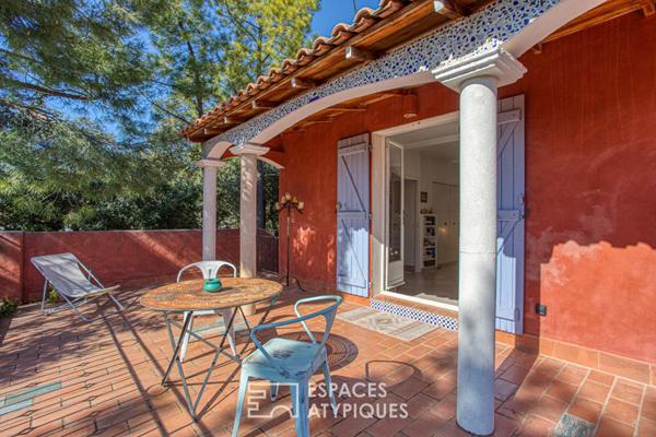 Villa d’inspiration hacienda avec piscine et vue dominante