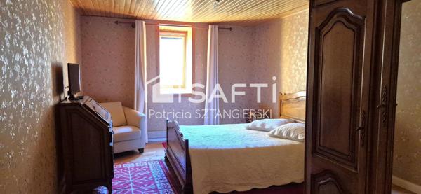 Très beau duplex de 104 m² avec terrasse, cave, place de parking dans résidence avec ascenseur