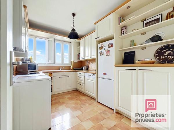 Appartement  T4 traversant avec balcon