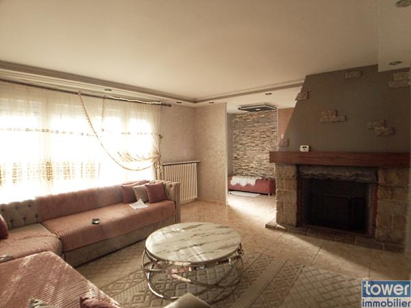 Maison
                                                                                                                                                                                                                                                                                                                        7 pièce(s)                                                                                                                                                                                                          5 chambre(s)                                                                                                                                                                                                          220  m²