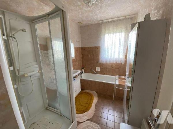 Proximité centre, Vous êtes à la recherche d'un bien proche commerces, un beau  terrain gage de...