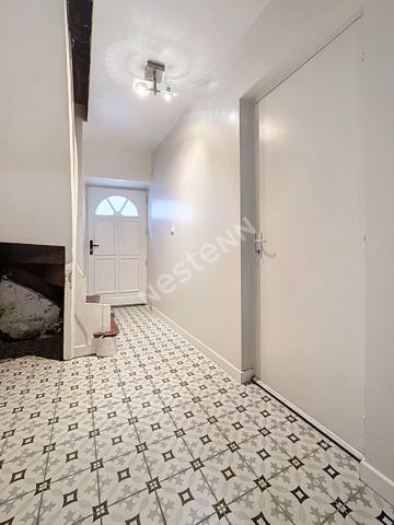 Maison à vendre à Ancenis - 2 chambres, terrasse, bord de Loire - Centre historique