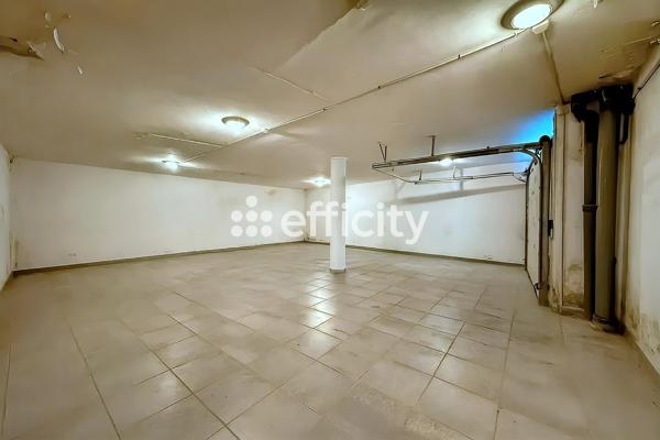 Immeuble 10 pièces - 303 m²