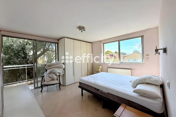 Immeuble 10 pièces - 303 m²