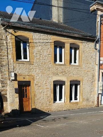 Maison de village de type 4 d'une surface de 8m² avec terrain et dépendances