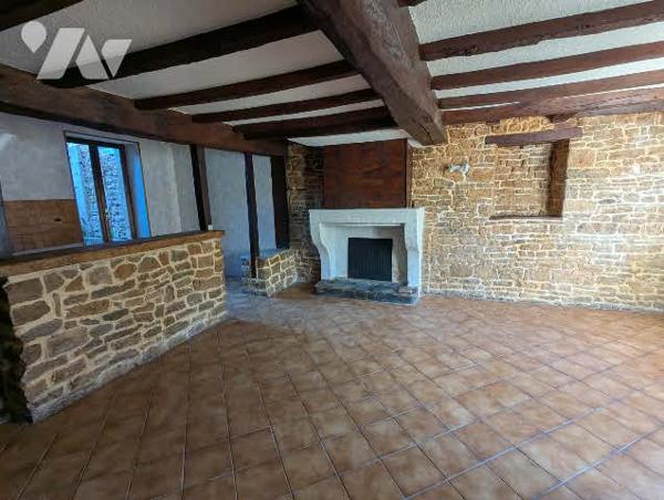 Maison de village de type 4 d'une surface de 8m² avec terrain et dépendances