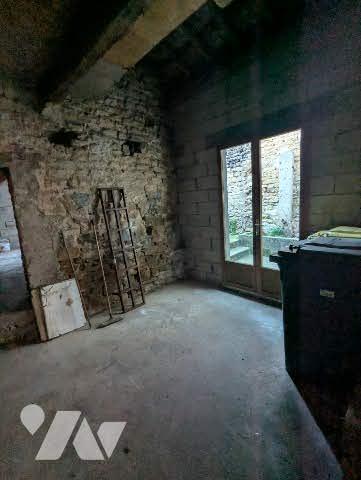 Maison de village de type 4 d'une surface de 8m² avec terrain et dépendances