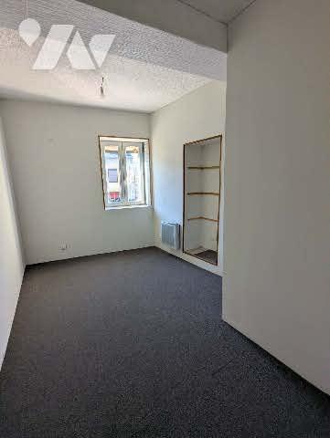 Maison de village de type 4 d'une surface de 8m² avec terrain et dépendances