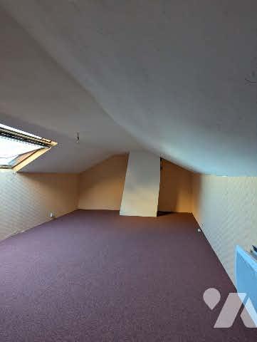 Maison de village de type 4 d'une surface de 8m² avec terrain et dépendances