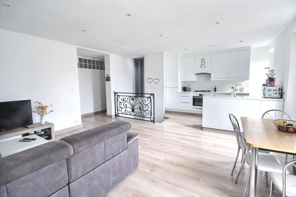 Marignane, Appartement 4 pièces d'environ 74 m2 + Garage + 1 place de stationnement privative