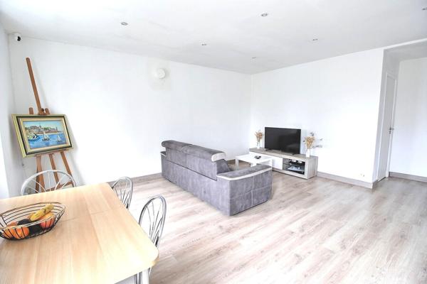 Marignane, Appartement 4 pièces d'environ 74 m2 + Garage + 1 place de stationnement privative