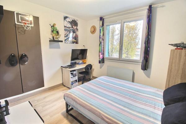 Marignane, Appartement 4 pièces d'environ 74 m2 + Garage + 1 place de stationnement privative