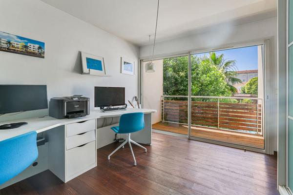 Maison d'Architecte avec Jardin et Piscine à Talence  À 10 min à pied du Parc Peixotto
