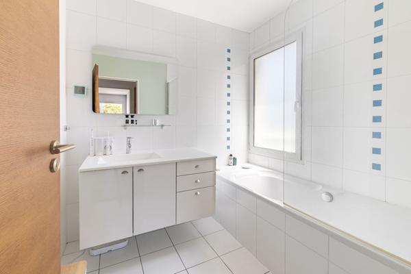 Maison d'Architecte avec Jardin et Piscine à Talence  À 10 min à pied du Parc Peixotto