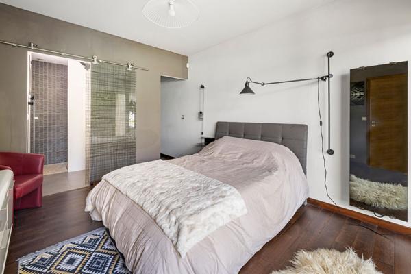 Maison d'Architecte avec Jardin et Piscine à Talence  À 10 min à pied du Parc Peixotto