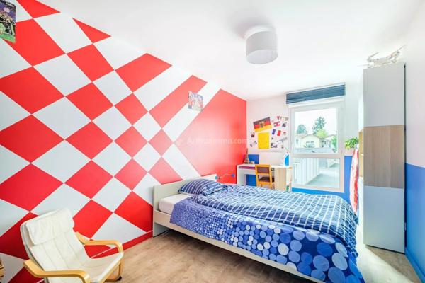 Vente                                                      Duplex
                        
                     5 pièces                      103 m2                     à Villeurbanne