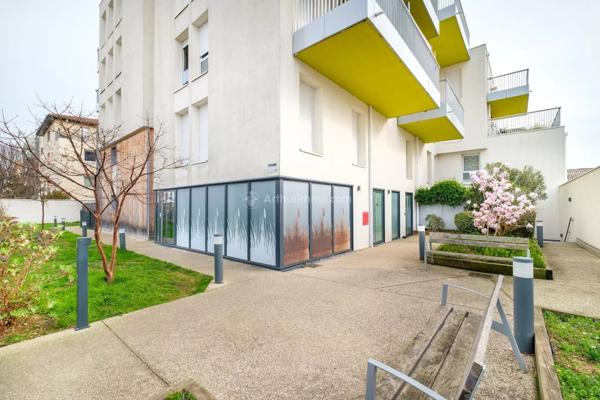 Vente                                                      Duplex
                        
                     5 pièces                      103 m2                     à Villeurbanne