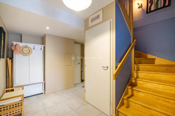 Vente                                                      Duplex
                        
                     5 pièces                      103 m2                     à Villeurbanne
