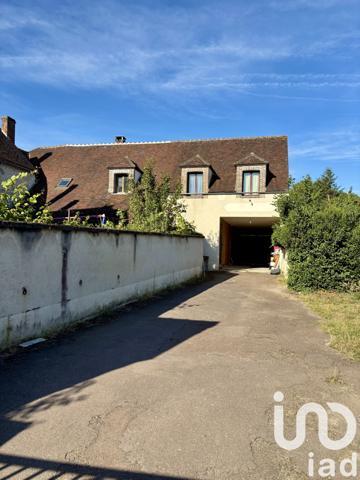 House for sale 12 rooms 245 m² Montholon