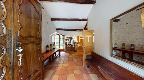 Maison en pierre avec moulin à eau, gîte indépendant, proche Barbezieux