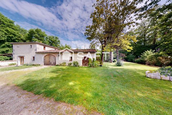 Maison en pierre avec moulin à eau, gîte indépendant, proche Barbezieux