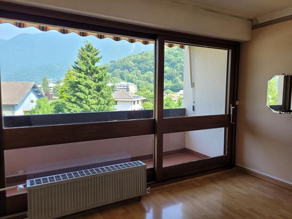 FAVERGES. APPARTEMENT 4 PIECES AVEC CAVE