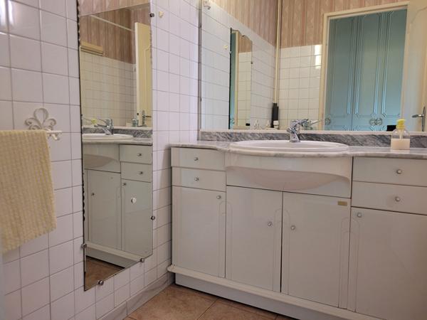 FAVERGES. APPARTEMENT 4 PIECES AVEC CAVE