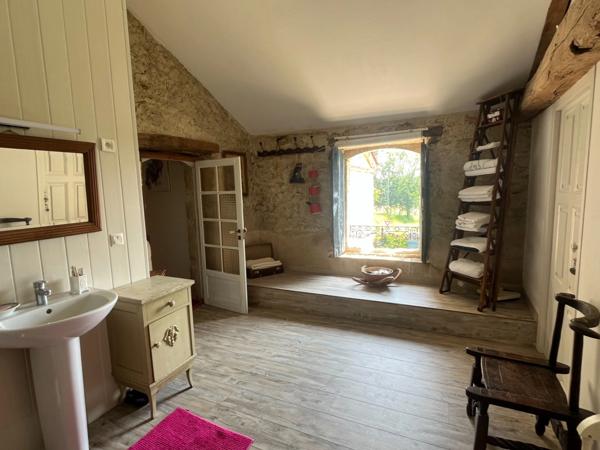 PLAISANCE DU GERS 10 min: ELEGANTE MAISON DE CARACTERE, restaurée par architecte, 320m2, 4700m2 en partie clos