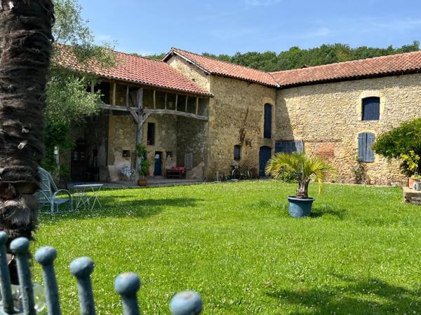PLAISANCE DU GERS 10 min: ELEGANTE MAISON DE CARACTERE, restaurée par architecte, 320m2, 4700m2 en partie clos