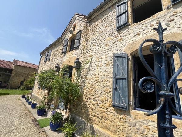 PLAISANCE DU GERS 10 min: ELEGANTE MAISON DE CARACTERE, restaurée par architecte, 320m2, 4700m2 en partie clos