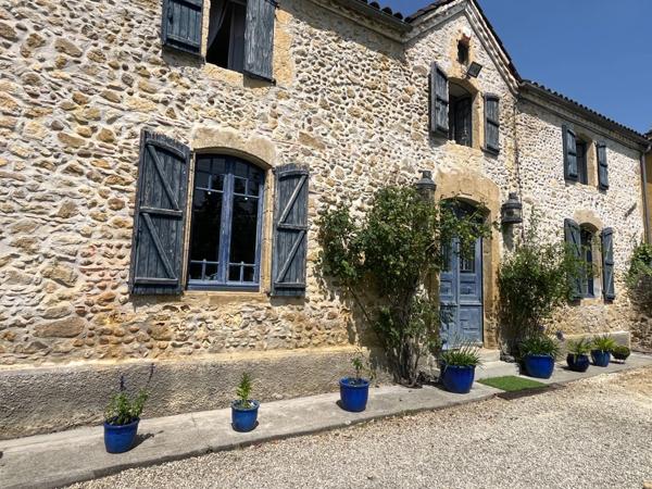 PLAISANCE DU GERS 10 min: ELEGANTE MAISON DE CARACTERE, restaurée par architecte, 320m2, 4700m2 en partie clos