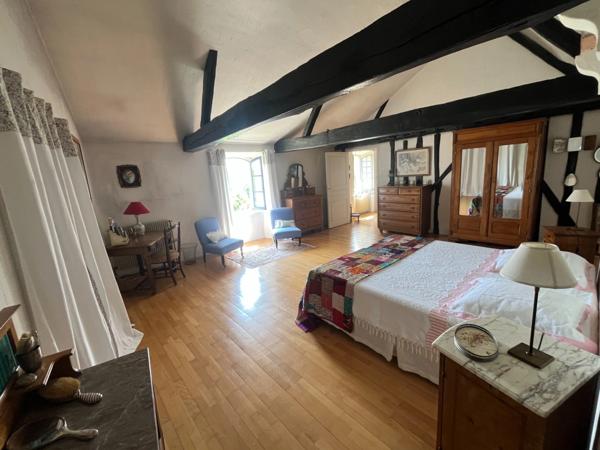 PLAISANCE DU GERS 10 min: ELEGANTE MAISON DE CARACTERE, restaurée par architecte, 320m2, 4700m2 en partie clos