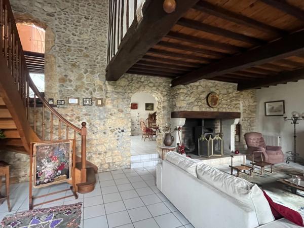 PLAISANCE DU GERS 10 min: ELEGANTE MAISON DE CARACTERE, restaurée par architecte, 320m2, 4700m2 en partie clos