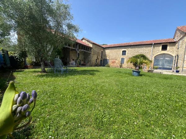 PLAISANCE DU GERS 10 min: ELEGANTE MAISON DE CARACTERE, restaurée par architecte, 320m2, 4700m2 en partie clos