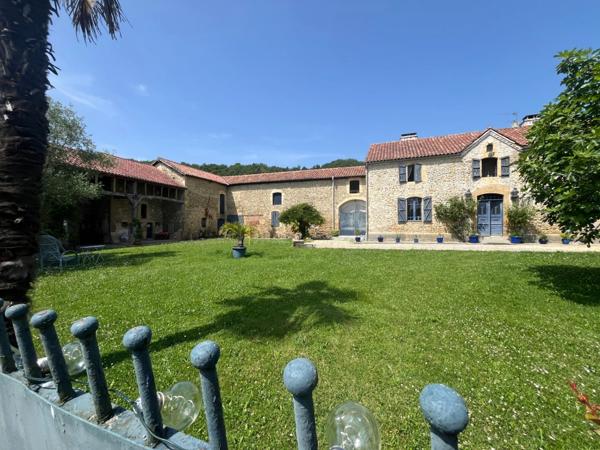 PLAISANCE DU GERS 10 min: ELEGANTE MAISON DE CARACTERE, restaurée par architecte, 320m2, 4700m2 en partie clos