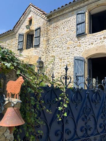 PLAISANCE DU GERS 10 min: ELEGANTE MAISON DE CARACTERE, restaurée par architecte, 320m2, 4700m2 en partie clos