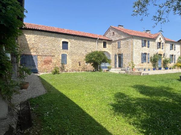 PLAISANCE DU GERS 10 min: ELEGANTE MAISON DE CARACTERE, restaurée par architecte, 320m2, 4700m2 en partie clos