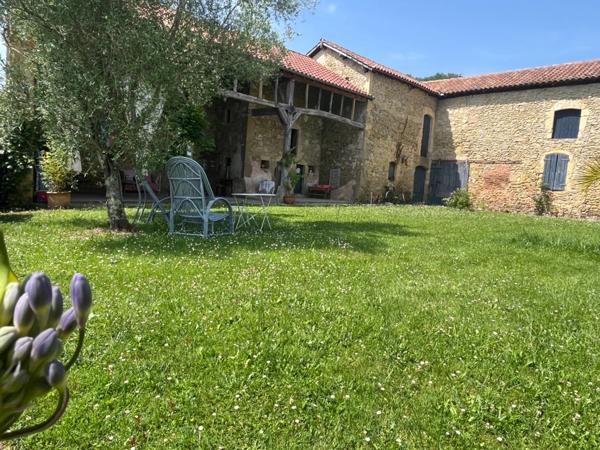 PLAISANCE DU GERS 10 min: ELEGANTE MAISON DE CARACTERE, restaurée par architecte, 320m2, 4700m2 en partie clos