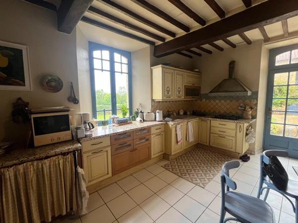 PLAISANCE DU GERS 10 min: ELEGANTE MAISON DE CARACTERE, restaurée par architecte, 320m2, 4700m2 en partie clos